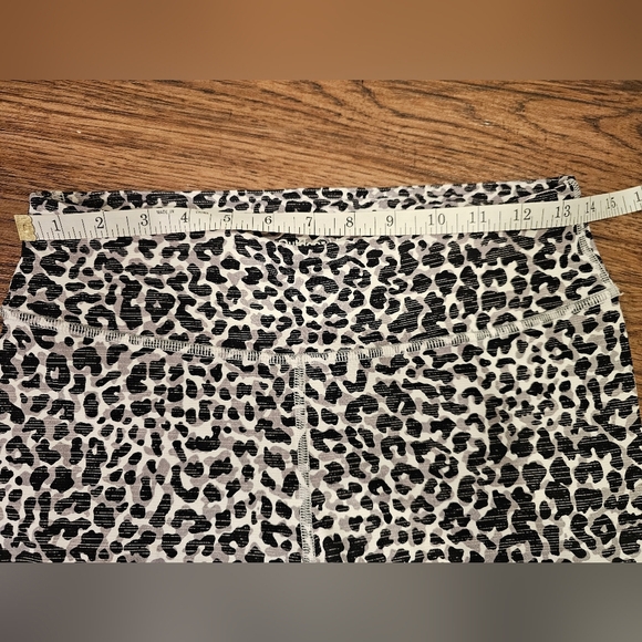 Outdoor Voices Leopard Print leggings - Picture 6 of 7